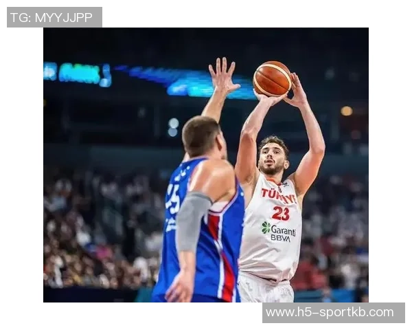 申京谈比赛表现:上半场不佳激励我提升自我表现